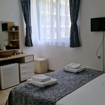 Guest house Casa Del Mar 3*